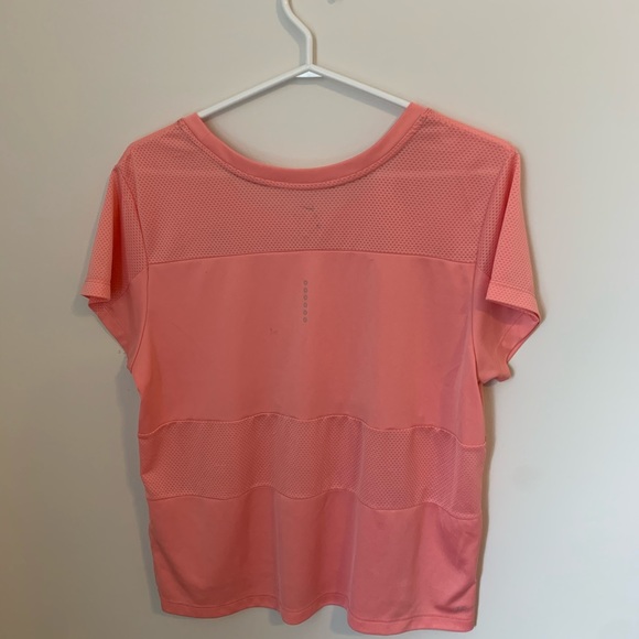 🤩 3 for $20 / Nike running workout top - Picture 4 of 4